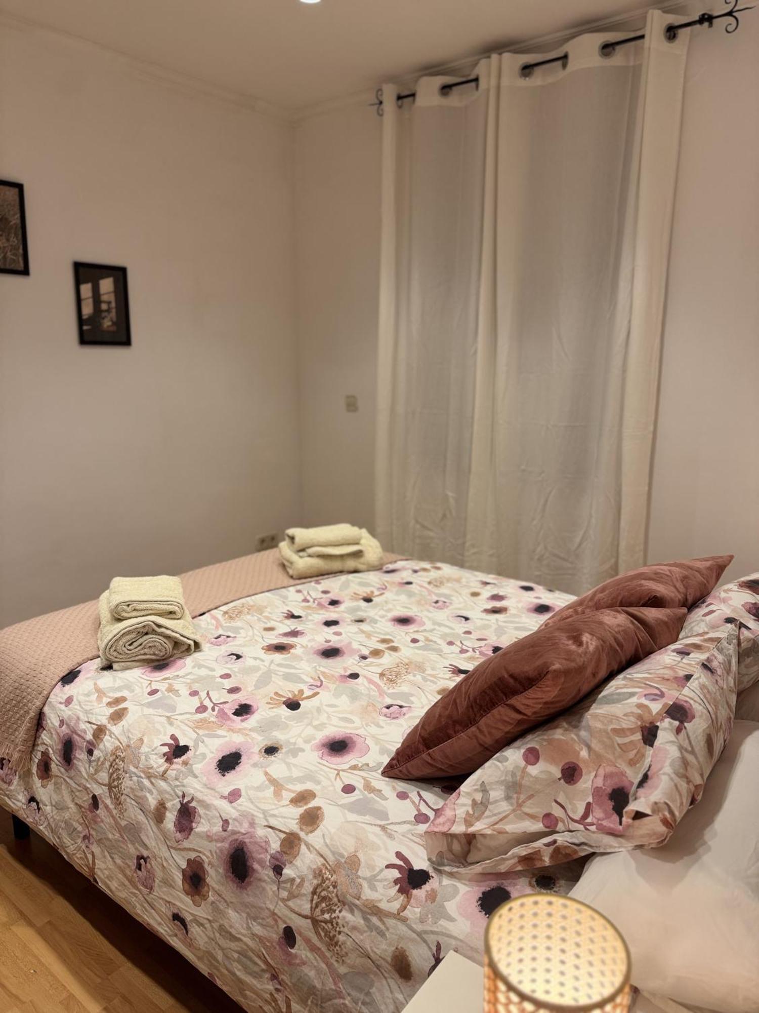 Апартаменти Acogedor Piso En Барселона Екстер'єр фото